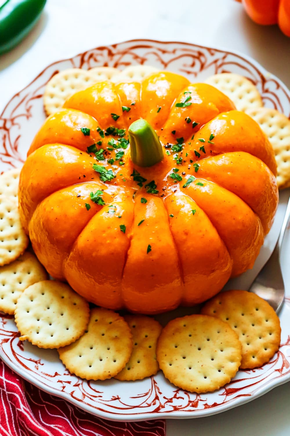 Pumpkin_Cheeseball_Recipe with crackers