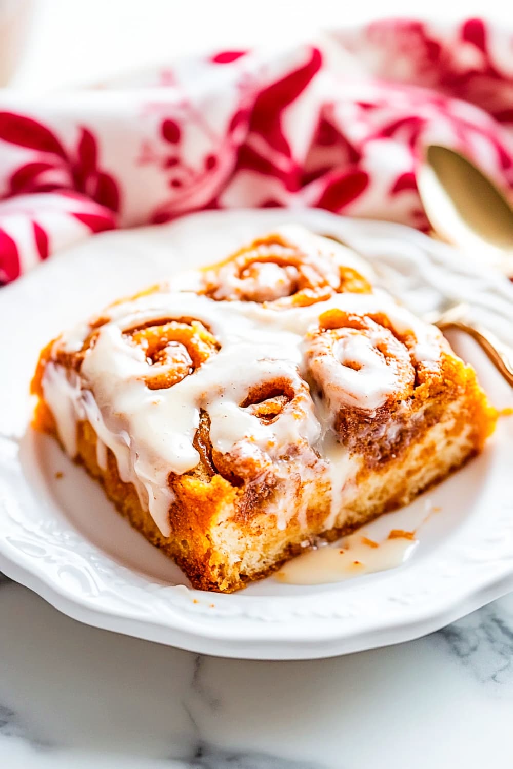 pumpkin cinnamon rolls with cream glaze