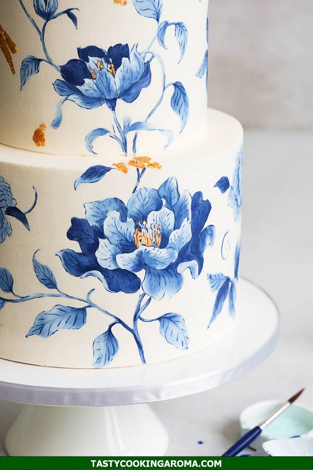 Blue Porcelain-Inspired Floral Cake