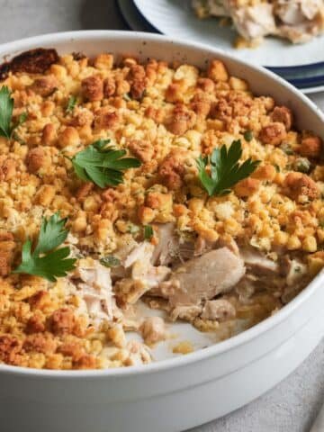Creamy Chicken Casserole Recipe with a Crispy Buttery Topping – A comforting and easy baked dish made with tender chicken, creamy sauce, and a golden breadcrumb crust. Perfect for family dinners and cozy meals.